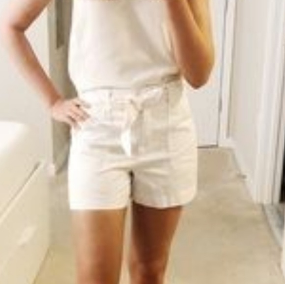 NWT  WHITE HOUSE BLACK MARKET SIZE 6 SHORTS - Picture 2 of 8